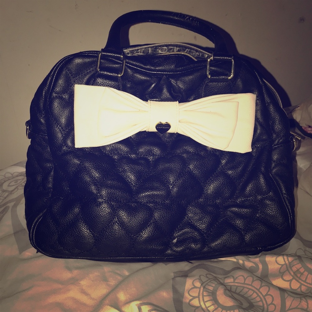 Betty Johnson arm bag, with heart embroider